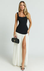 Hilary Maxi Dress - Contrast Sweetheart Bodice Fit And Flare Dress in Black
