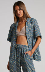 Brunita Shirt - Relaxed Short Sleeve Shirt in Tile Geo