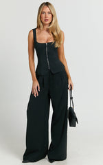 Xandria Top - Scoop Neck Hardware Zip Front Vest Top in Black